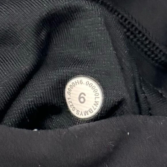 Lululemon Women's Unlimit High Rise 8" Shorts Mesh Black Nulu Sz 6 LW7BMYS - Picture 2 of 5